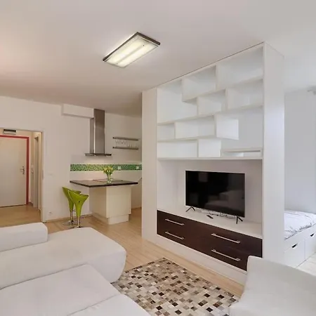 Peace And Comfort Near Center With Balcony, 500mb Wifi