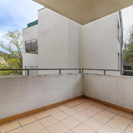 Peace And Comfort Near Center With Balcony, 500mb Wifi Appartement