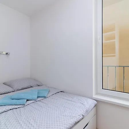 Apartment Peace And Comfort Near Center With Balcony, 500mb Wifi