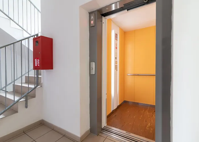 Daire Peace And Comfort Near Center With Balcony, 500mb Wifi