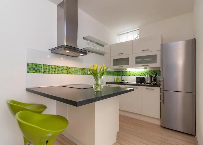Peace And Comfort Near Center With Balcony, 500mb Wifi * Prag