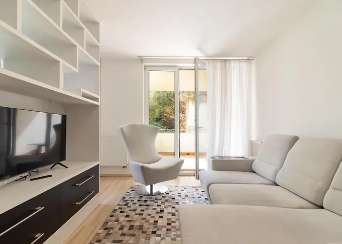 Peace And Comfort Near Center With Balcony, 500mb Wifi Daire Prag