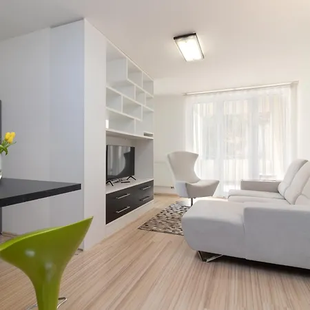 Peace And Comfort Near Center With Balcony, 500mb Wifi Daire *